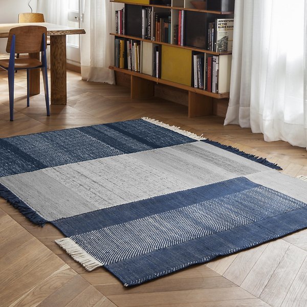 9 ft 10 in x 13 ft 1 in,Blue, 49% New Zealand wool, 45% wool felt, 6% cotton rug