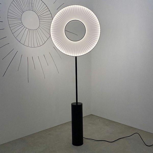 Купить Торшер Iris Totem LED Floor Lamp в интернет-магазине roooms.ru